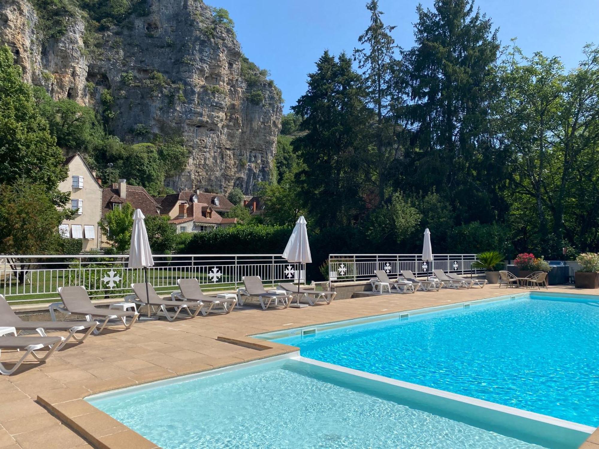 Logis Hotels - Hotel Restaurant Domaine Les Falaises มาร์แตล ภายนอก รูปภาพ