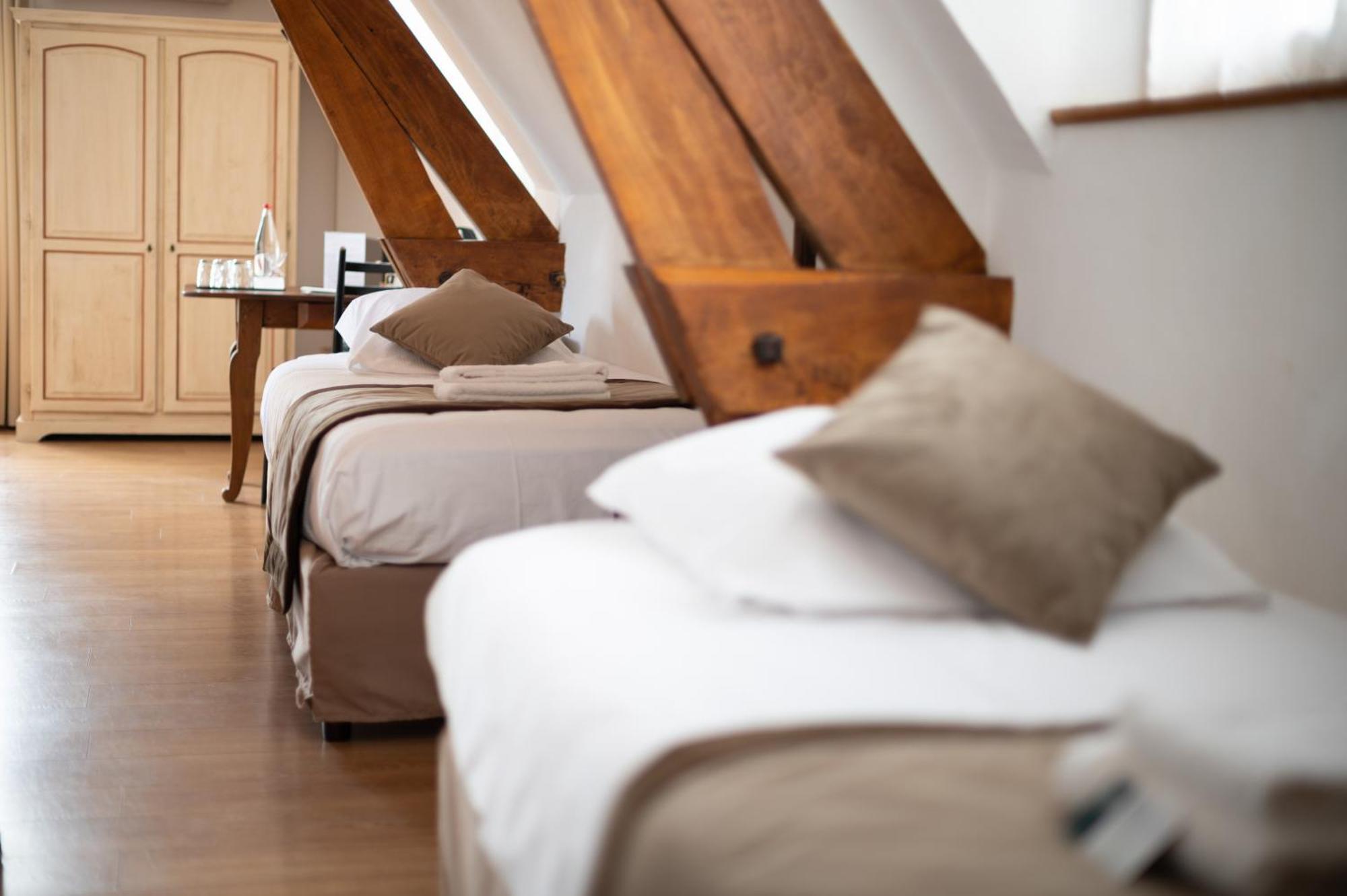 Logis Hotels - Hotel Restaurant Domaine Les Falaises มาร์แตล ห้อง รูปภาพ