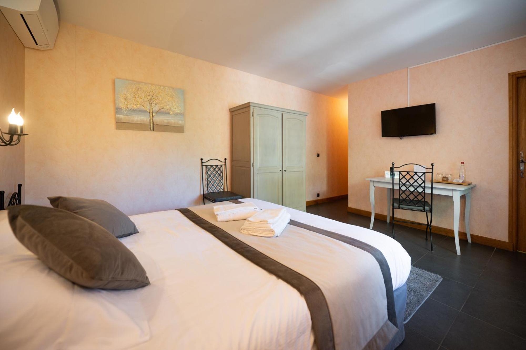 Logis Hotels - Hotel Restaurant Domaine Les Falaises มาร์แตล ห้อง รูปภาพ