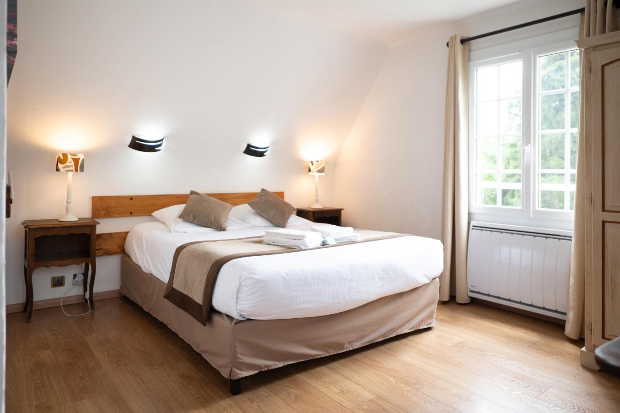 Logis Hotels - Hotel Restaurant Domaine Les Falaises มาร์แตล ภายนอก รูปภาพ