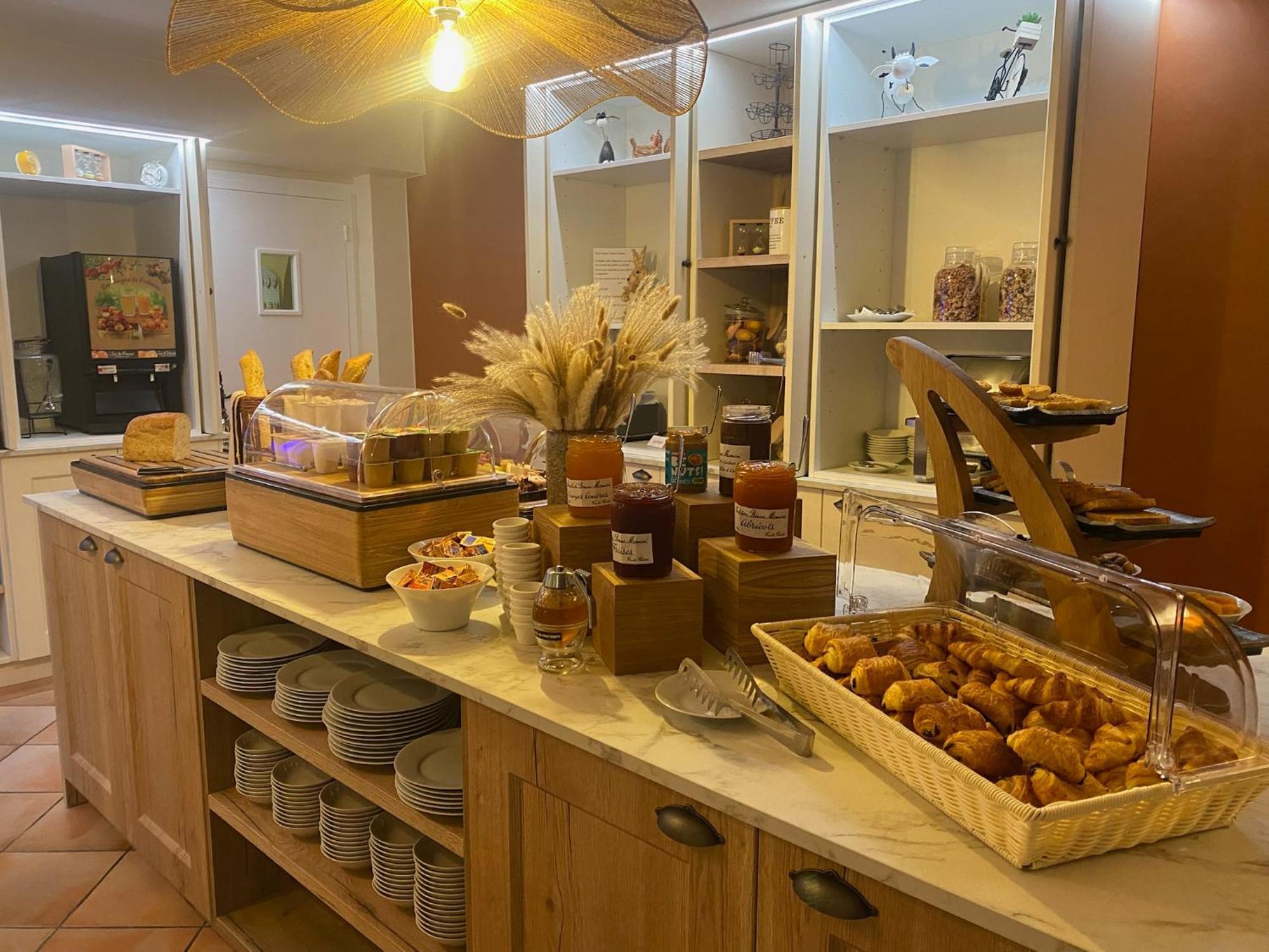 Logis Hotels - Hotel Restaurant Domaine Les Falaises มาร์แตล ภายนอก รูปภาพ