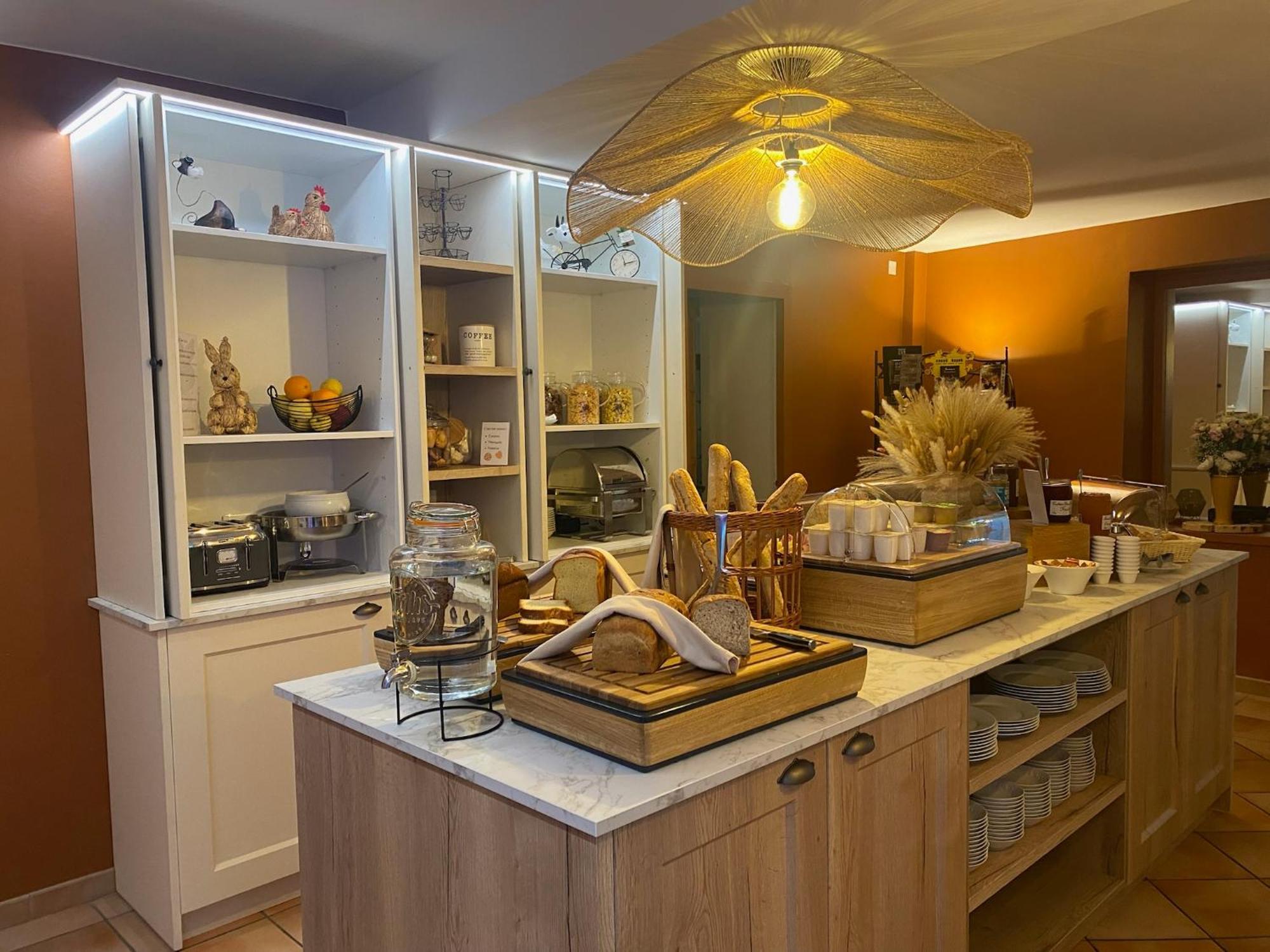 Logis Hotels - Hotel Restaurant Domaine Les Falaises มาร์แตล ภายนอก รูปภาพ